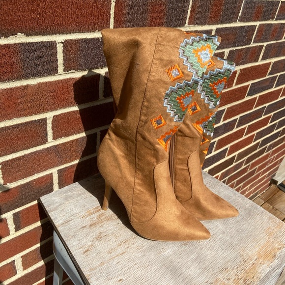 Tan knee high Tribal printed boots - Picture 6 of 10
